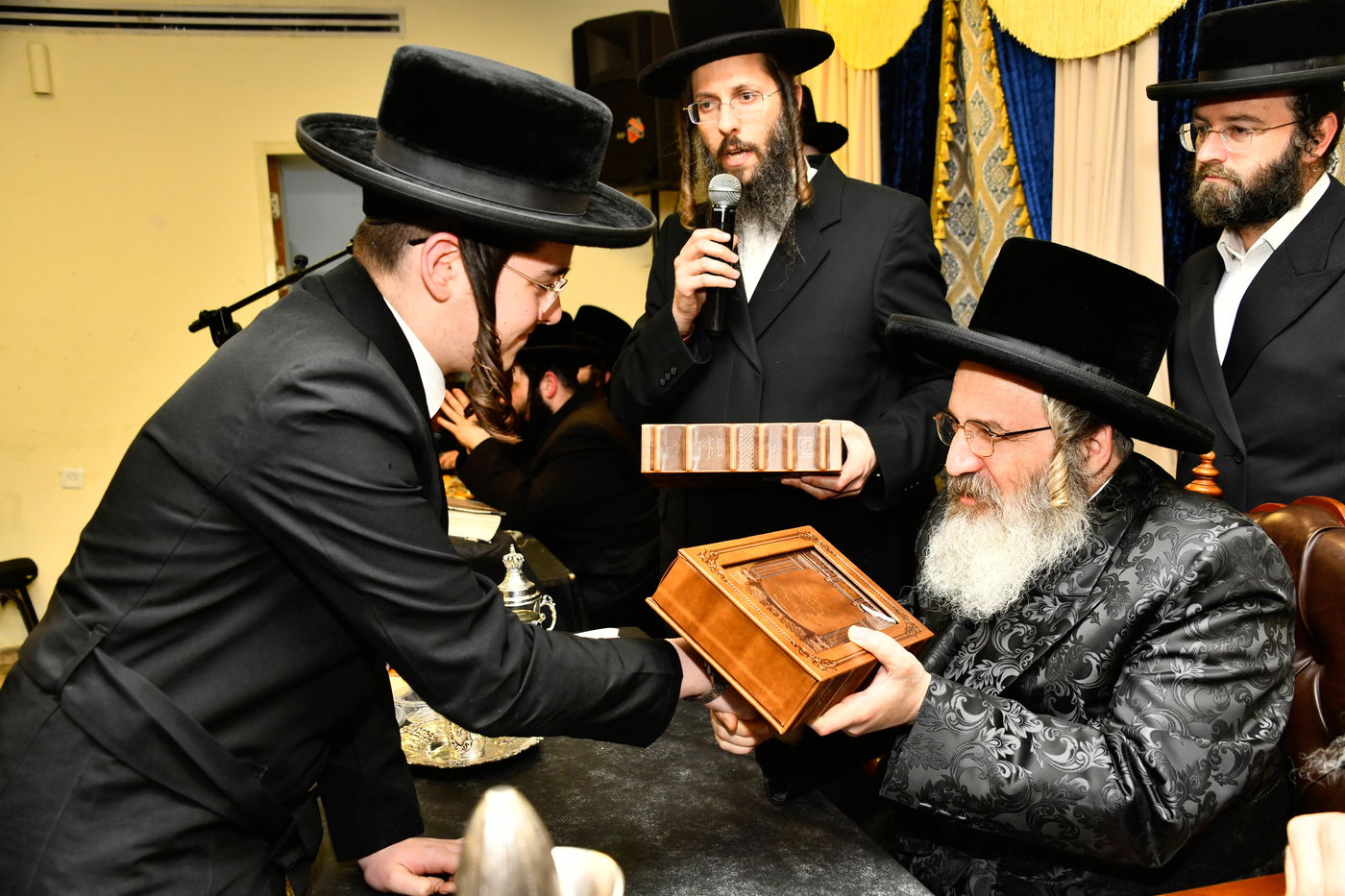 מעמד כבוד התורה בזוטשקא אמסנא