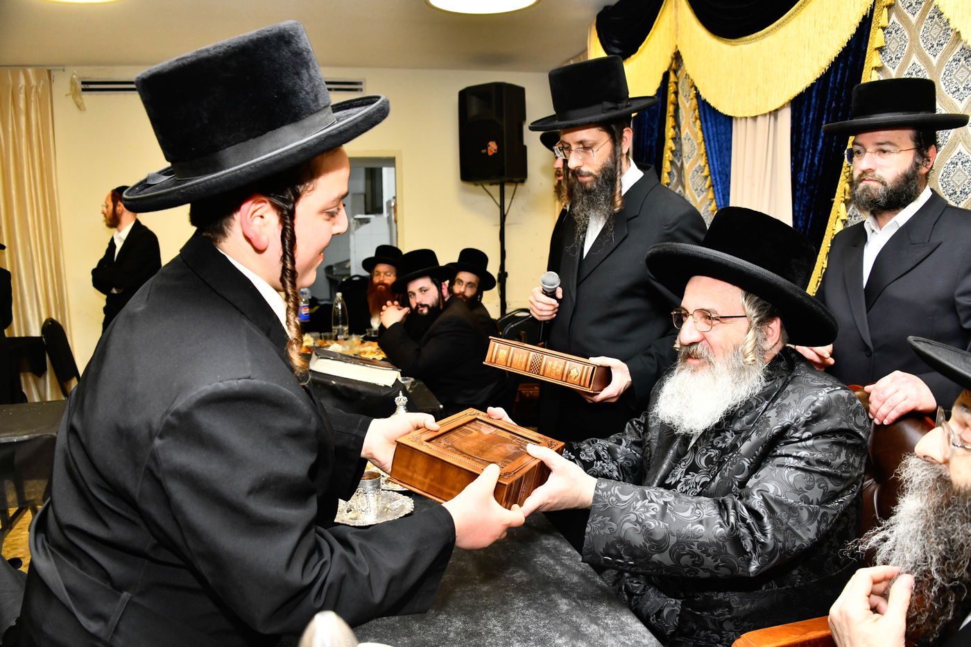 מעמד כבוד התורה בזוטשקא אמסנא