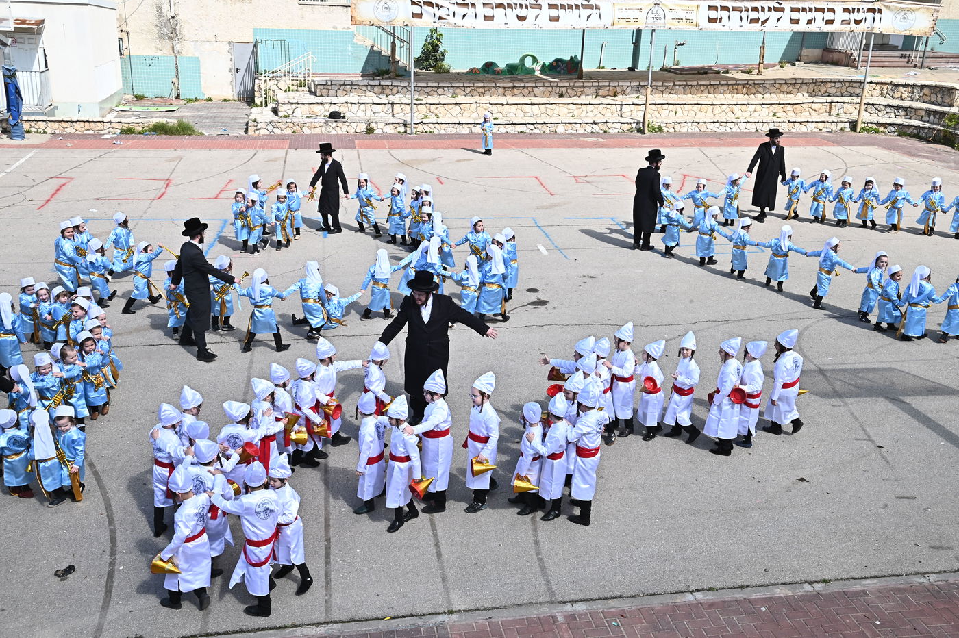 מסיבת פורים לילדי ת"ת כלל חסידי בפרדס כץ