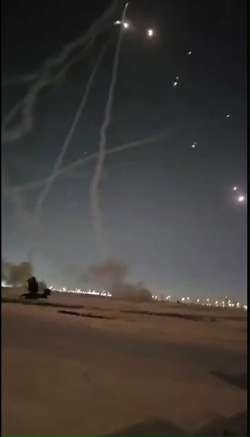 מביך, סוללות הגנה אווירית של פטריוט, המגנות על בסיס חיל האוויר אל-עודיד בקטאר מפני טילים איראניים מתקשה בהגנה