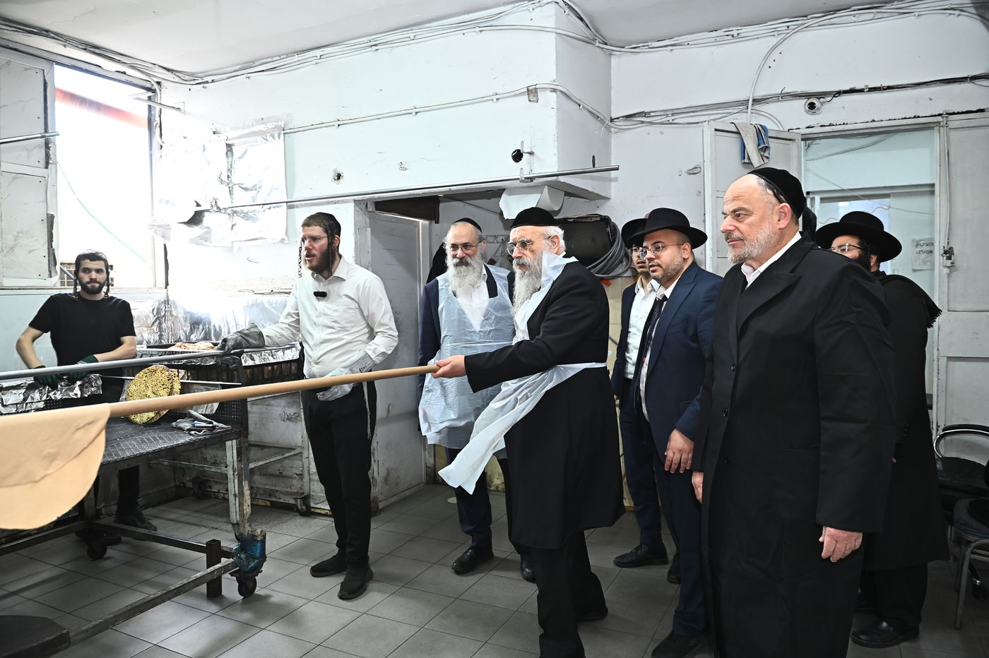 הגר"נ זכריהו באפיית מצות