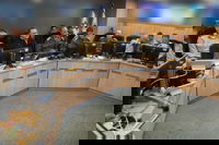 בתוך הבור של חיל האוויר | זה המסר ששיגר שר הביטחון לנעים קסאם • צפו