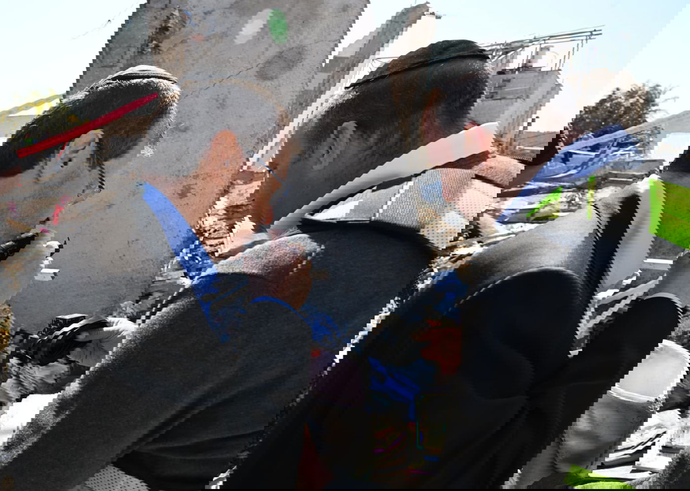 הנשיא הרצוג בזירת הנפילה בבית שמש