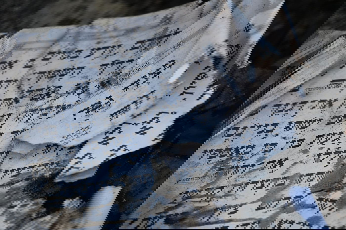 הנשיא הרצוג בזירת הנפילה בבית שמש