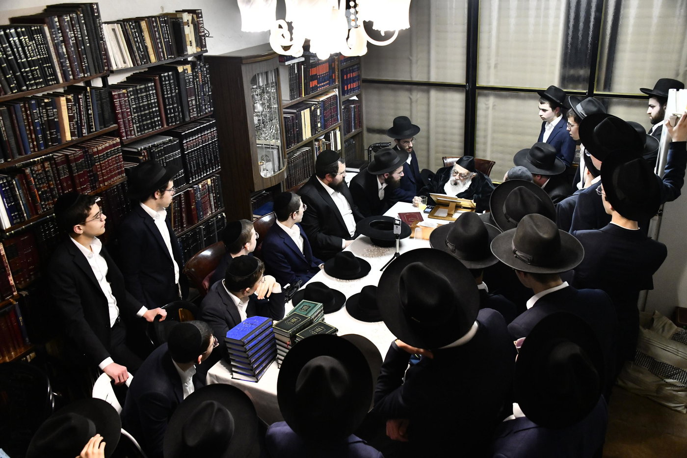 הגר"מ גריינמן במסירת השיעור