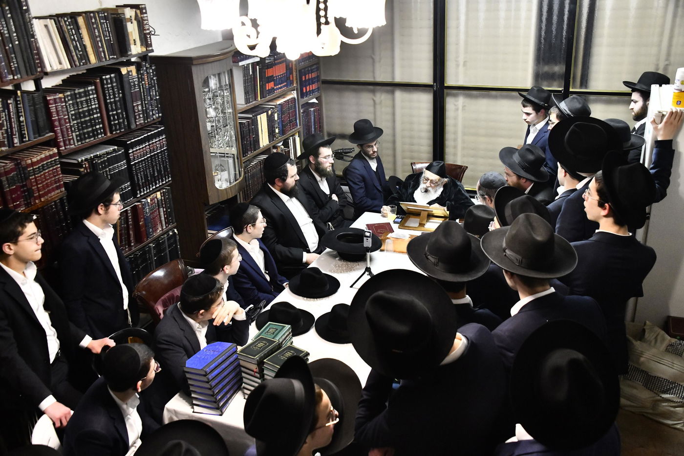 הגר"מ גריינמן במסירת השיעור