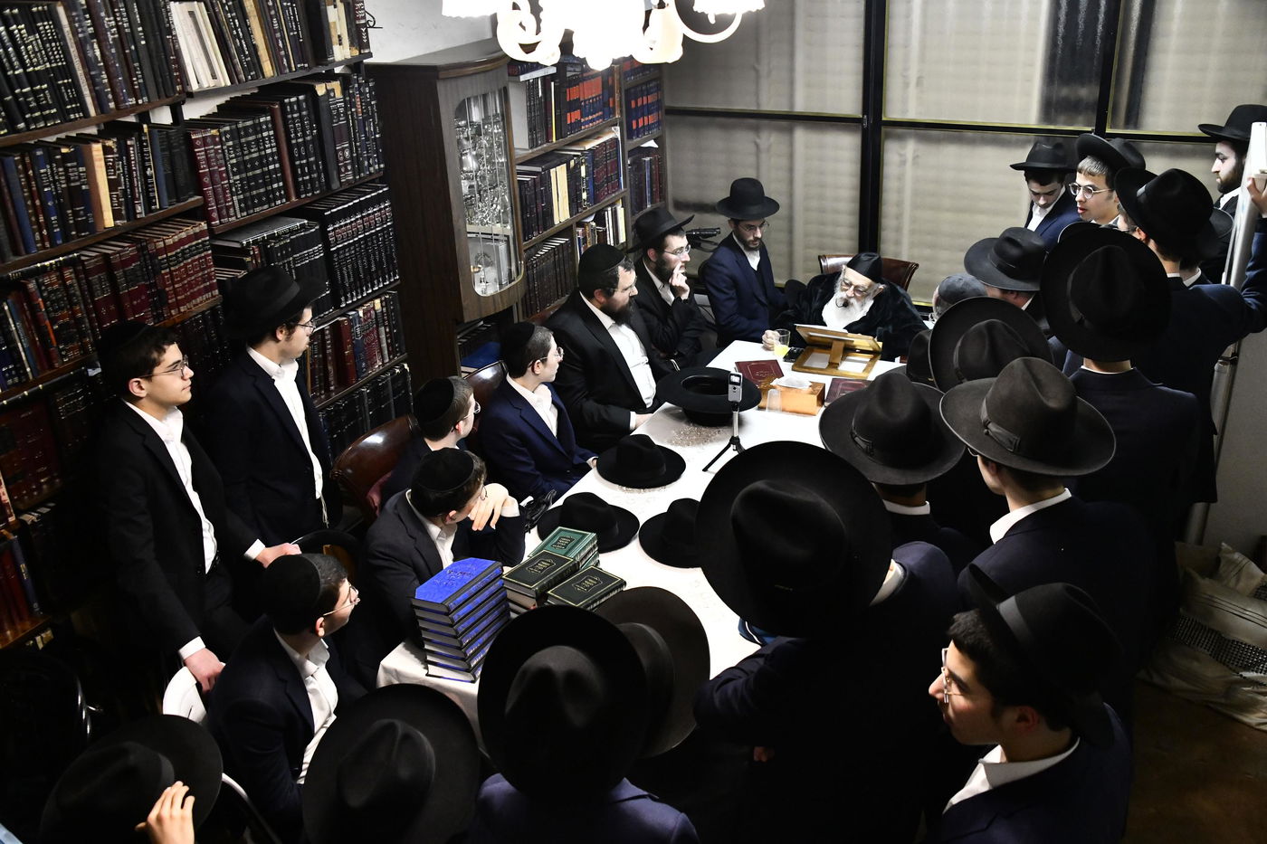 הגר"מ גריינמן במסירת השיעור