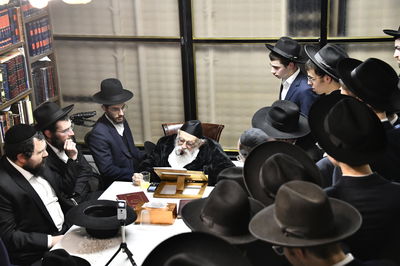 הגר"מ גריינמן במסירת השיעור