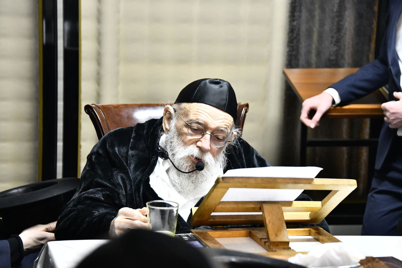 הגר"מ גריינמן במסירת השיעור