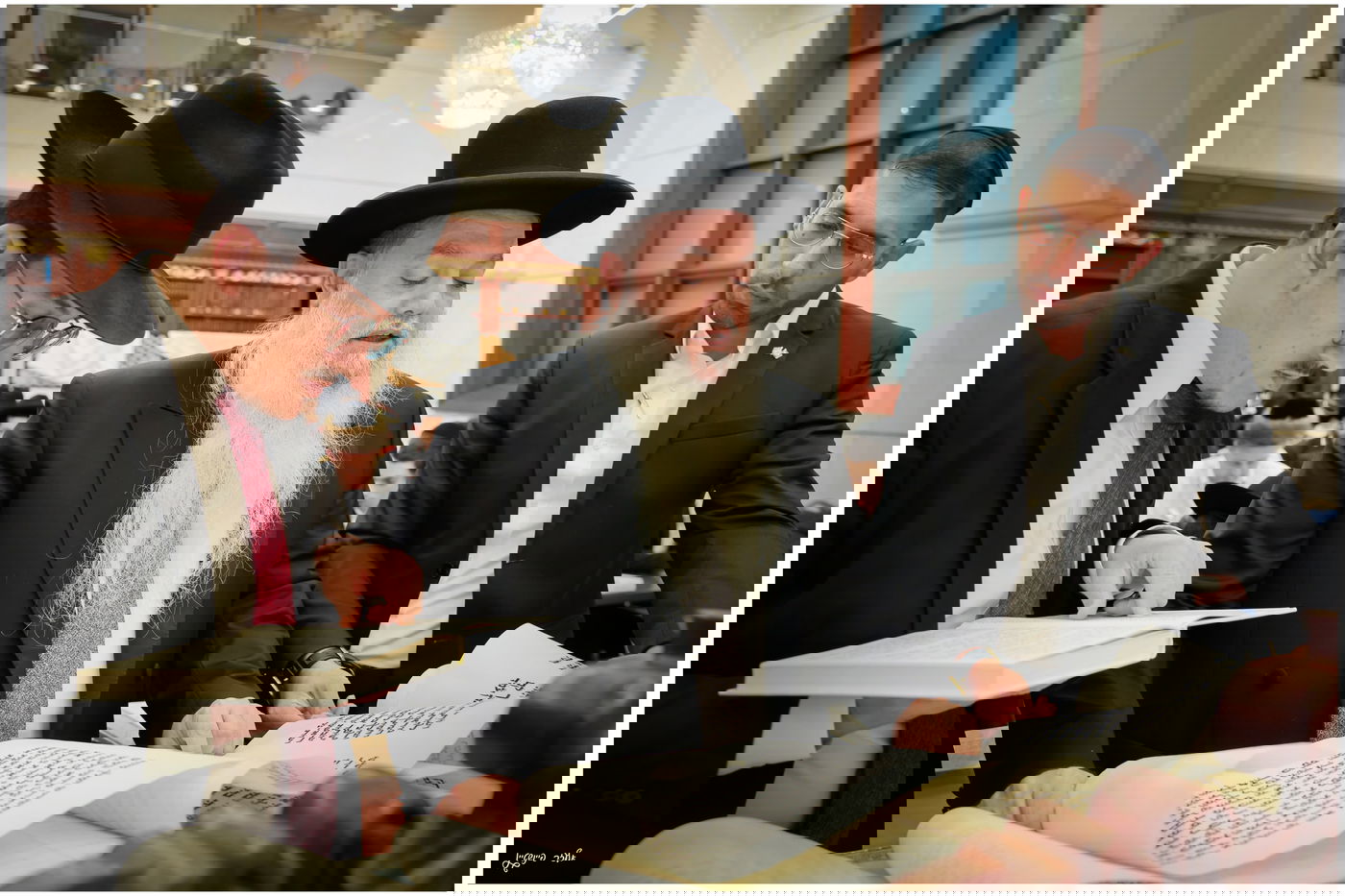 הגאון הרב יגאל כהן בקריאת המגילה