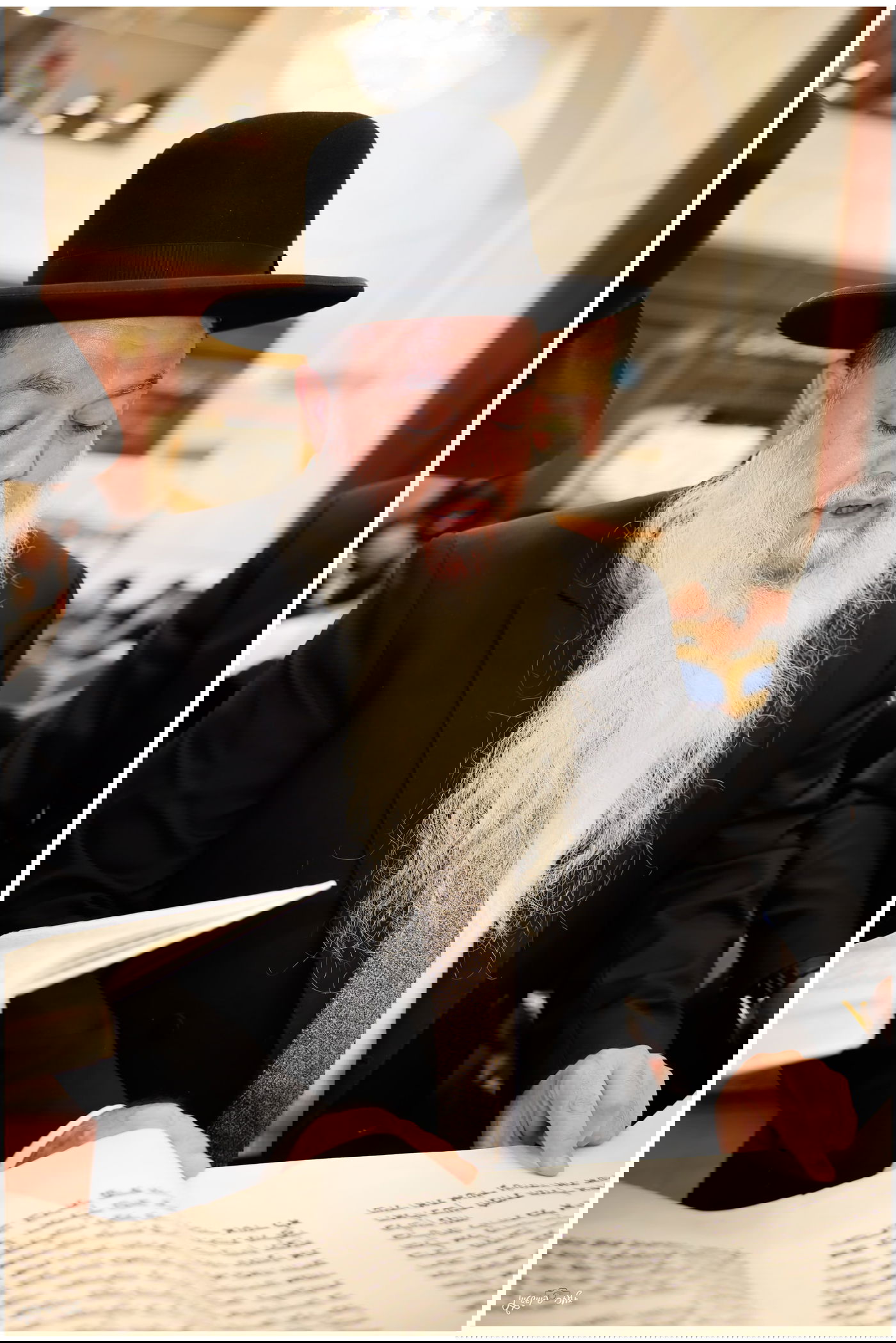 הגאון הרב יגאל כהן בקריאת המגילה