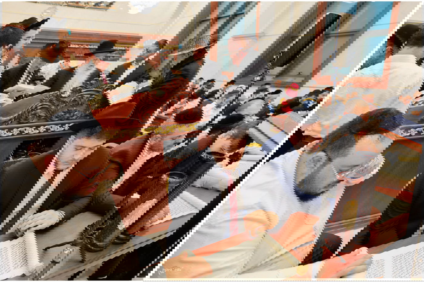 הגאון הרב יגאל כהן בקריאת המגילה