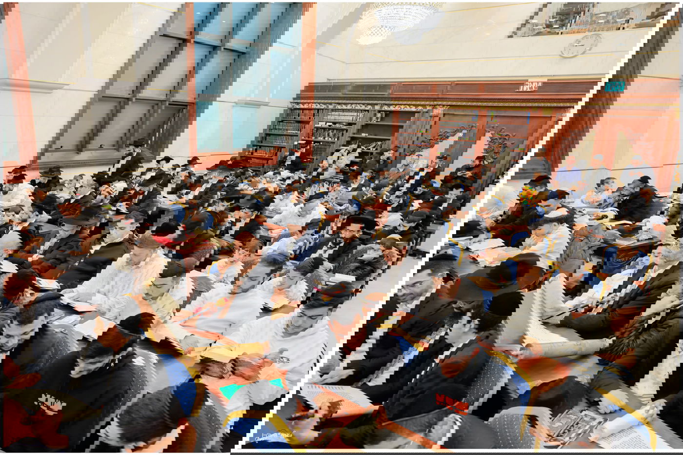 הגאון הרב יגאל כהן בקריאת המגילה