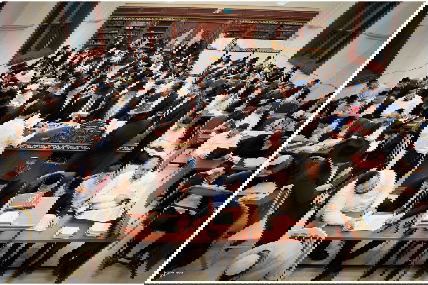 הגאון הרב יגאל כהן בקריאת המגילה