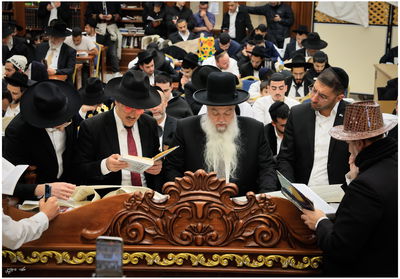 הגאון הרב יגאל כהן בקריאת המגילה