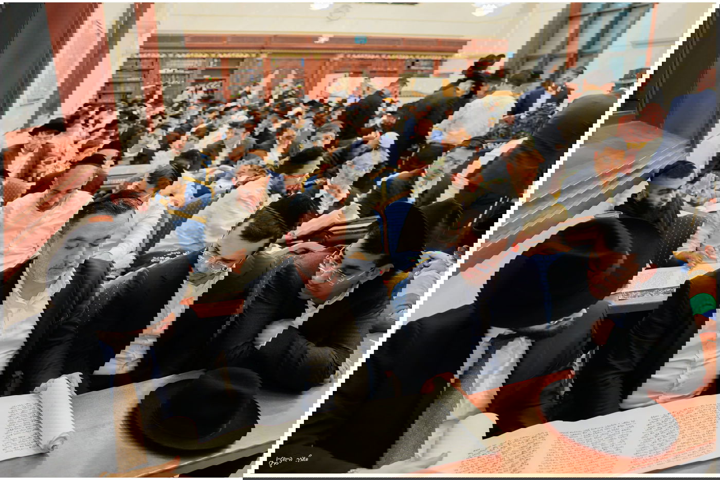 הגאון הרב יגאל כהן בקריאת המגילה