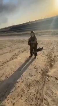 "אני אשמור עלייך": כך זה נראה כשאזרח כוויתי פגש טייסת שיורטה בשוגג | צפו