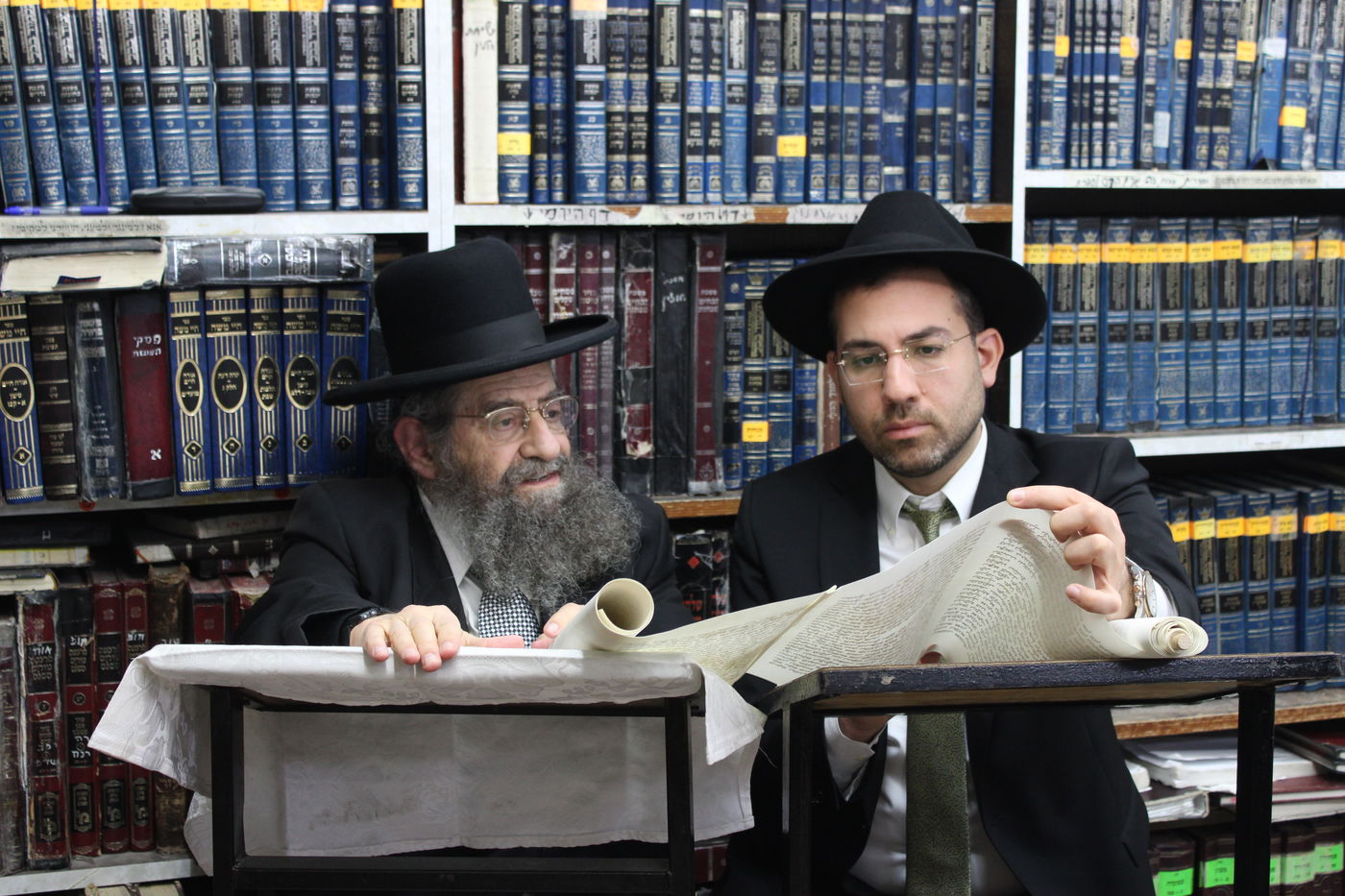 הגאון רבי מסעוד בן שמעון בקריאת המגילה