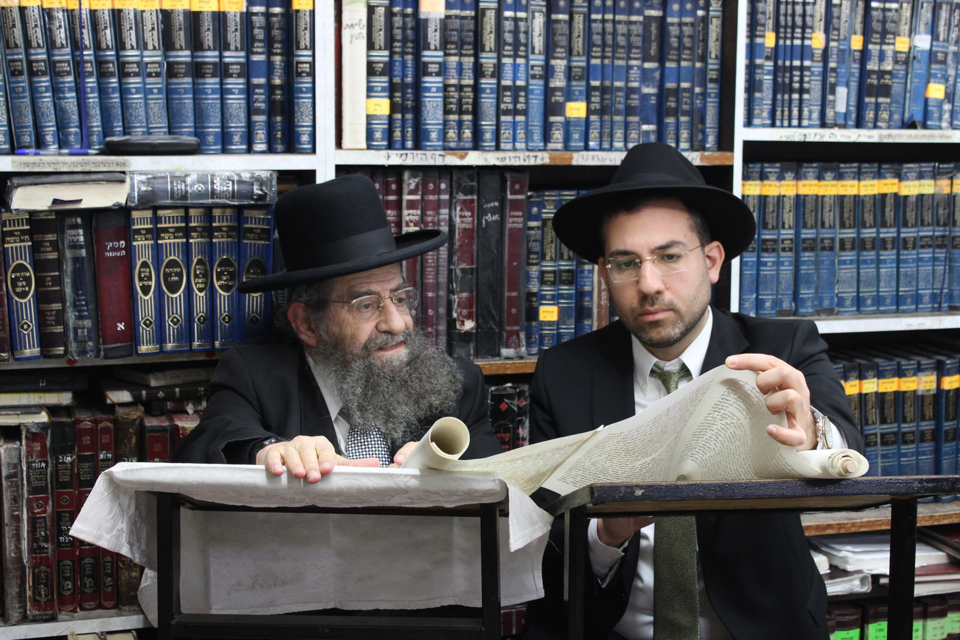 הגאון רבי מסעוד בן שמעון בקריאת המגילה