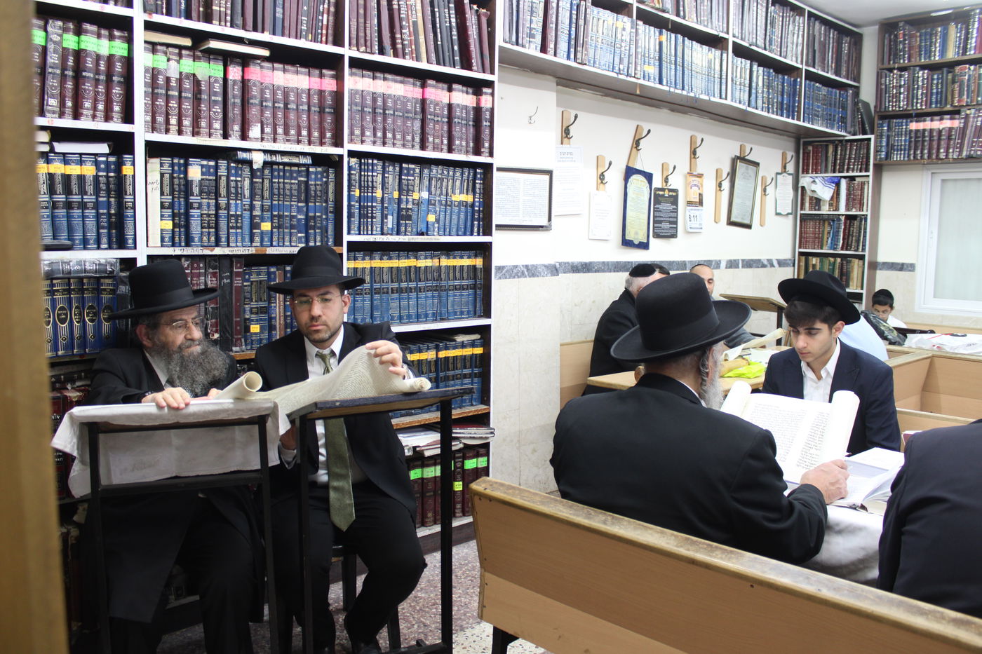 הגאון רבי מסעוד בן שמעון בקריאת המגילה