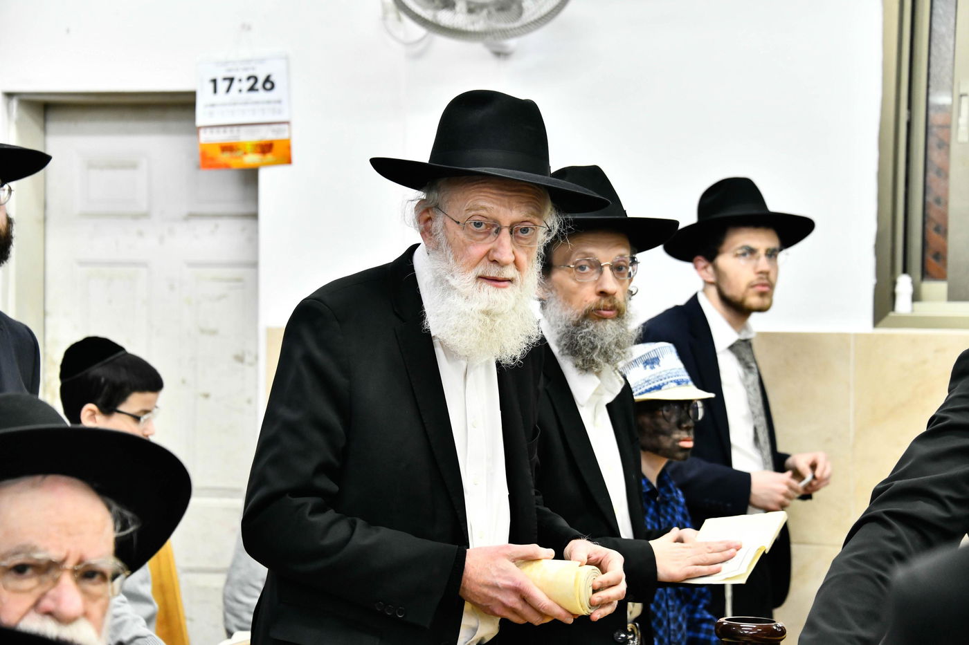 הגאון רבי אשר אריאלי בקריאת המגילה