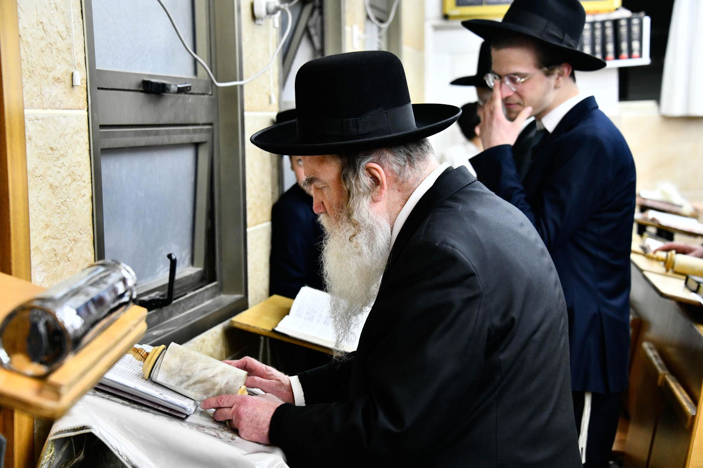 הגאון רבי מרדכי גרוס בקריאת המגילה