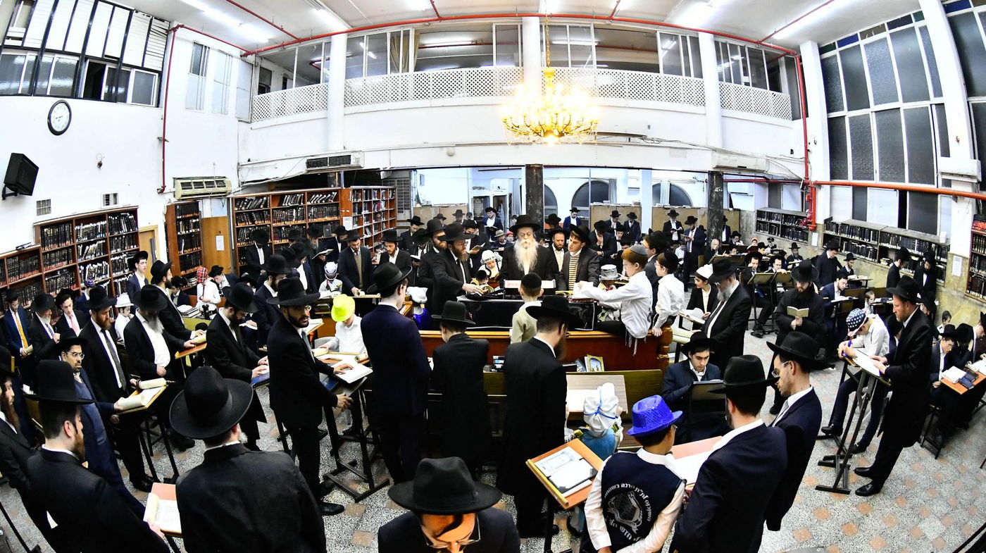 הגאון רבי שלמה קנייבסקי בקריאת המגילה