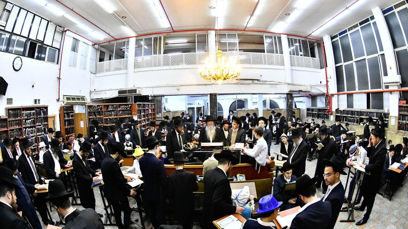 הגאון רבי שלמה קנייבסקי בקריאת המגילה