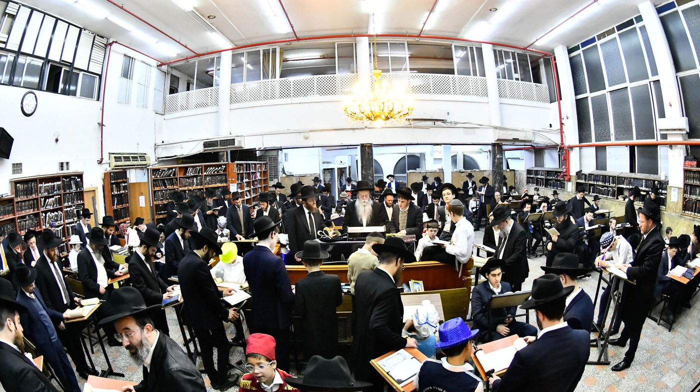 הגאון רבי שלמה קנייבסקי בקריאת המגילה