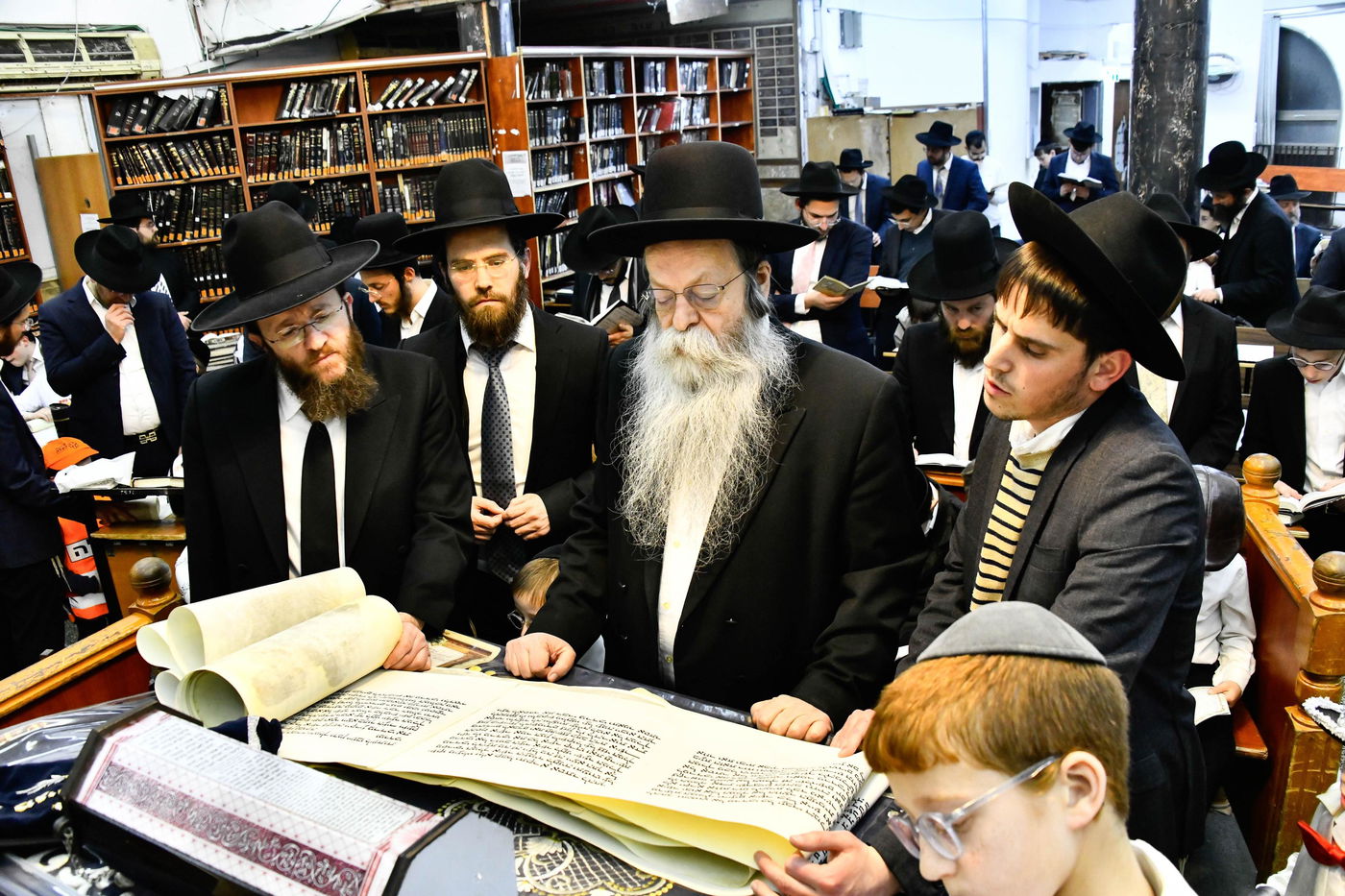 הגאון רבי שלמה קנייבסקי בקריאת המגילה