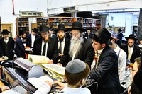 הגאון רבי שלמה קנייבסקי בקריאת המגילה