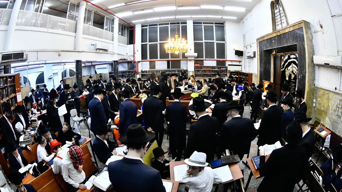 הגאון רבי שלמה קנייבסקי בקריאת המגילה