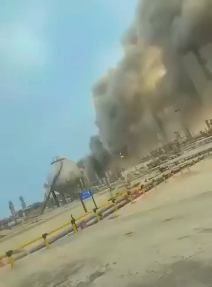  איראן תקפת את בית הזיקוק ארמקו ראס טנורה בערב הסעודית, גרמו לשריפות ולאלצו סגירה חלקית של בית הזיקוק