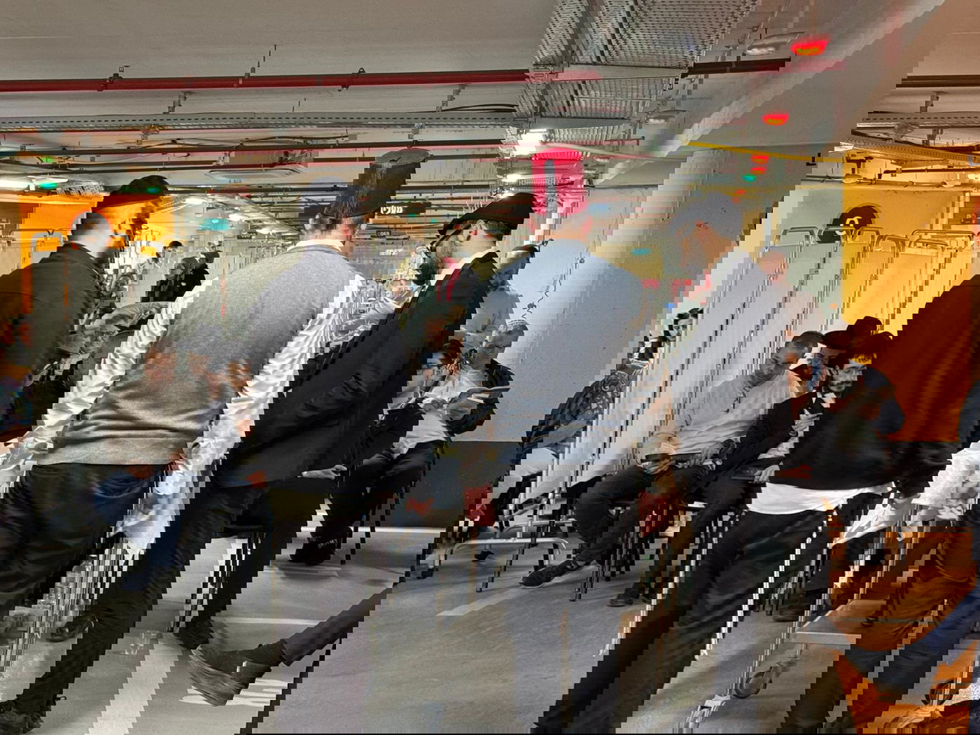 קריאה בחניון התת-קרקעי