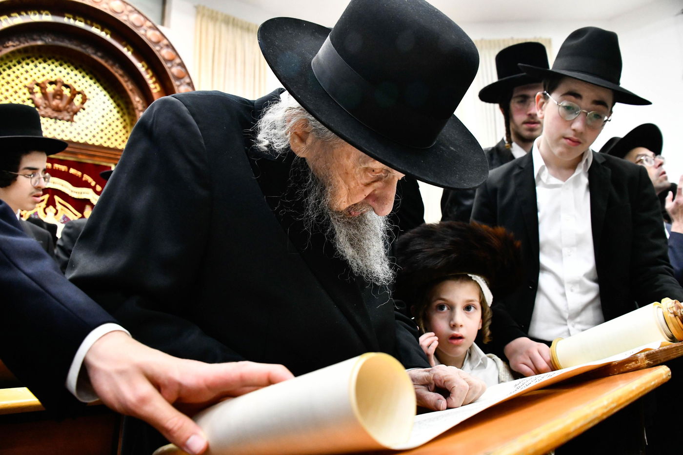 קריאת המגילה בהיכל ישיבת סלבודקה