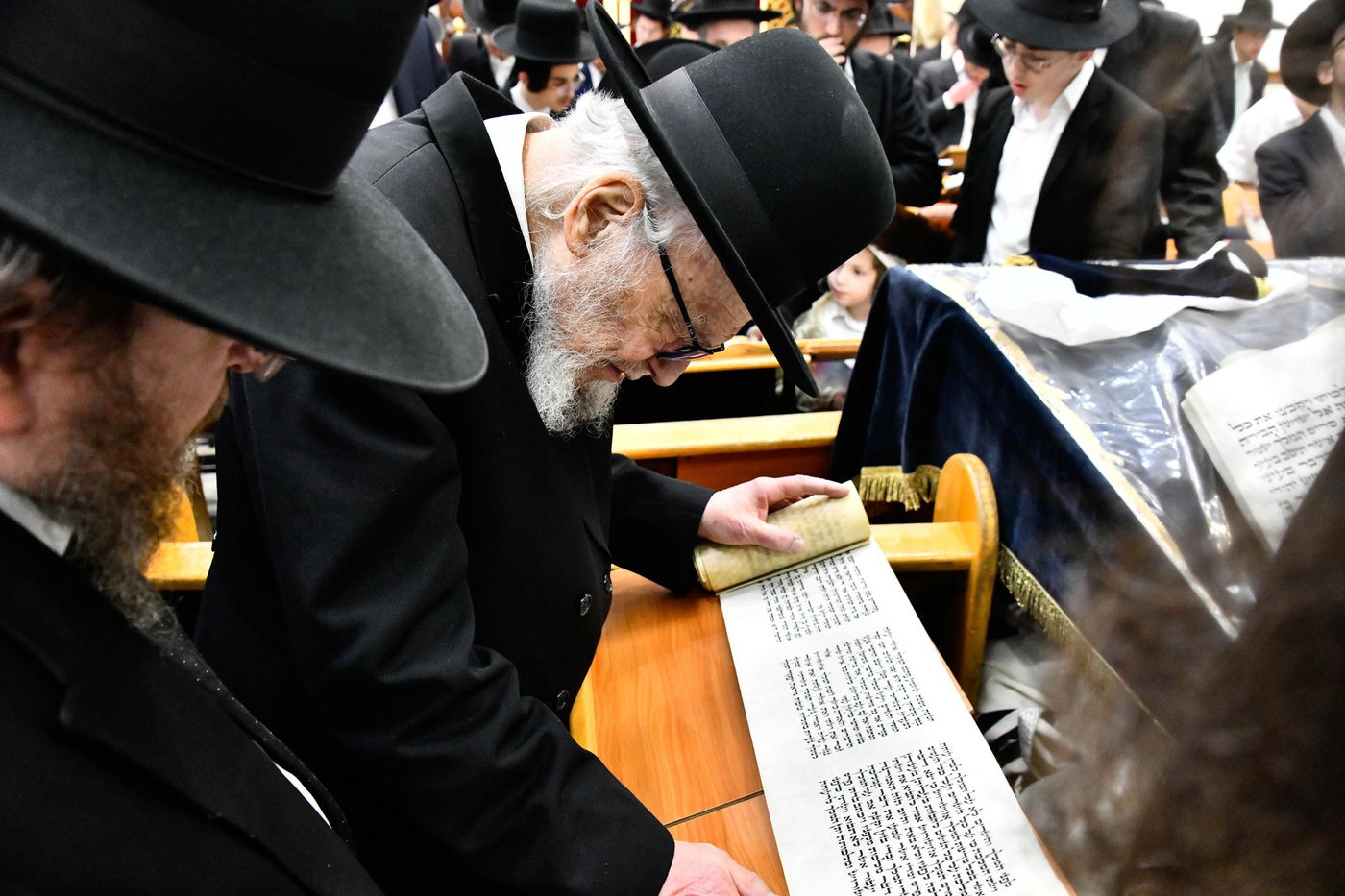 קריאת המגילה בהיכל ישיבת סלבודקה