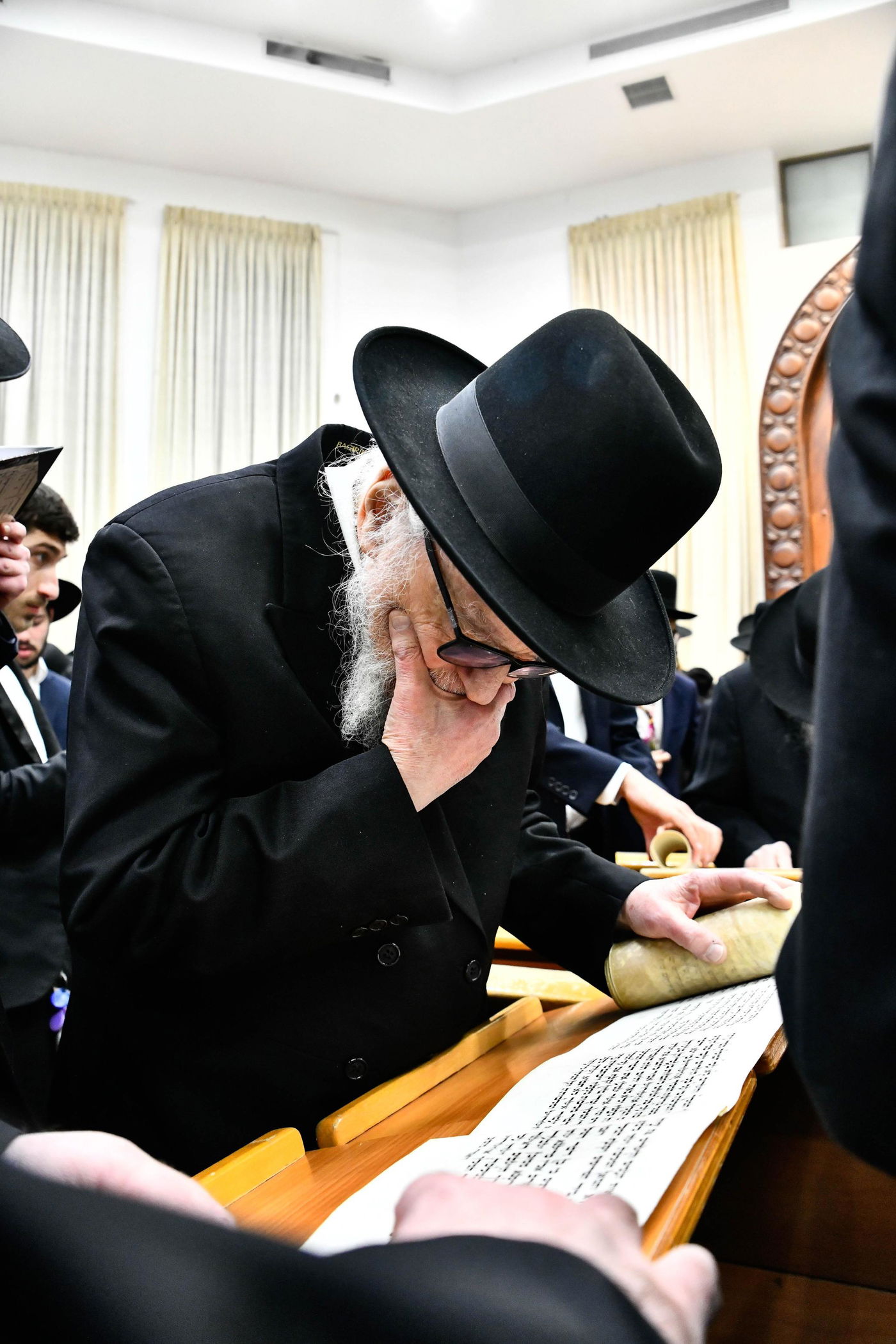 קריאת המגילה בהיכל ישיבת סלבודקה