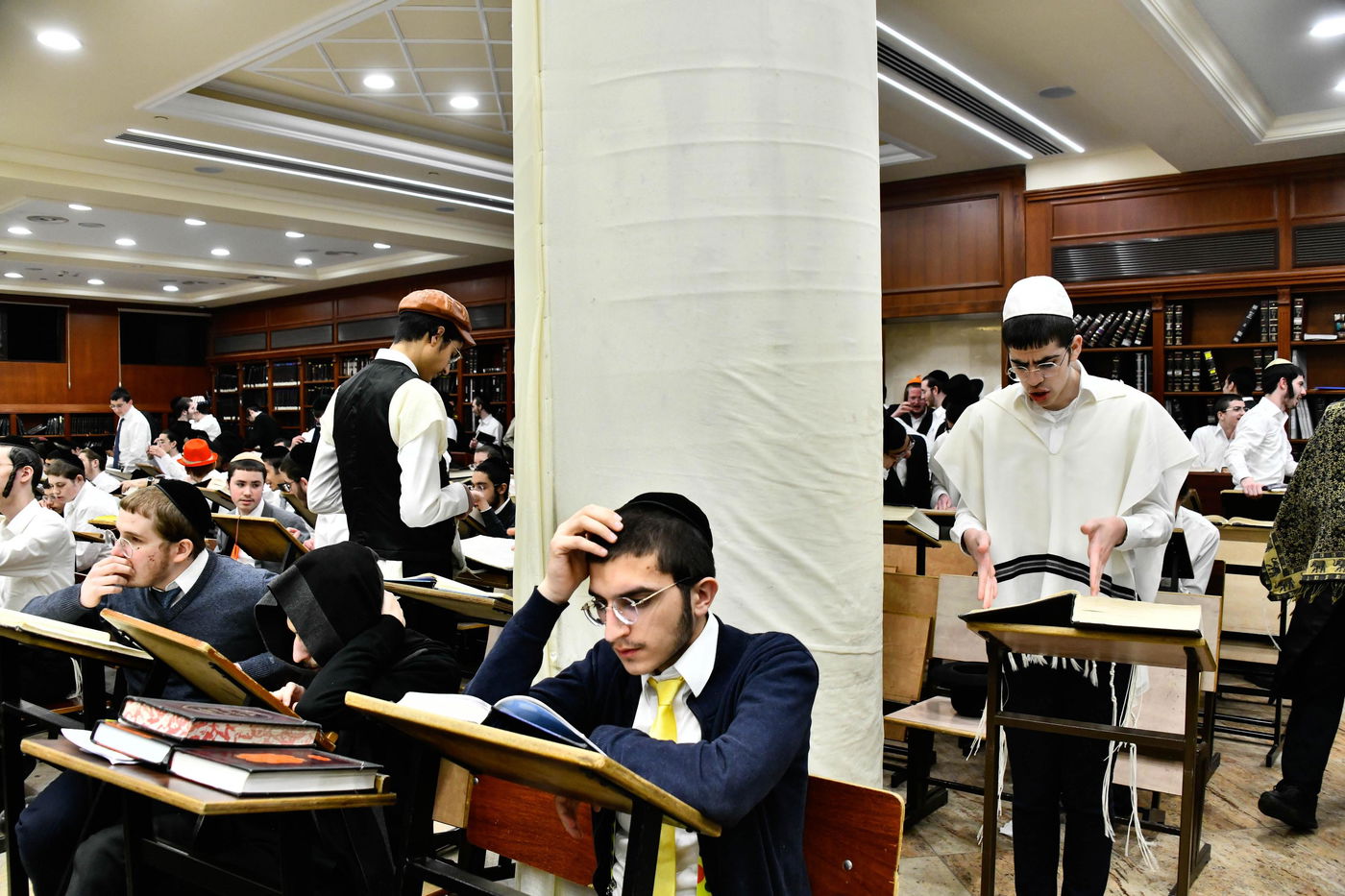 ליל פורים בישיבת בית מדרש עליון