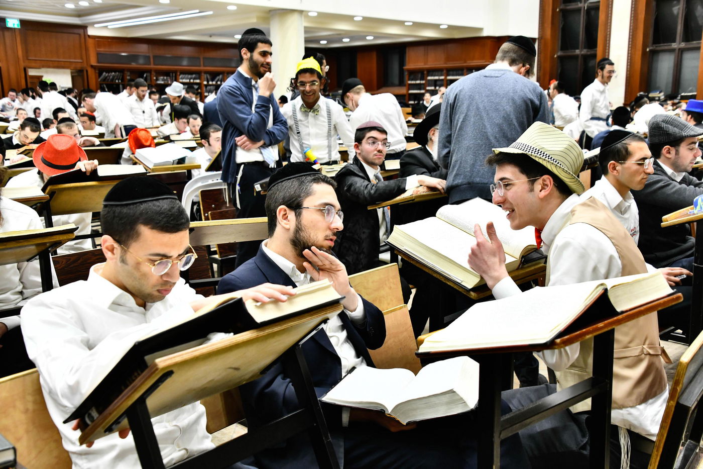ליל פורים בישיבת בית מדרש עליון
