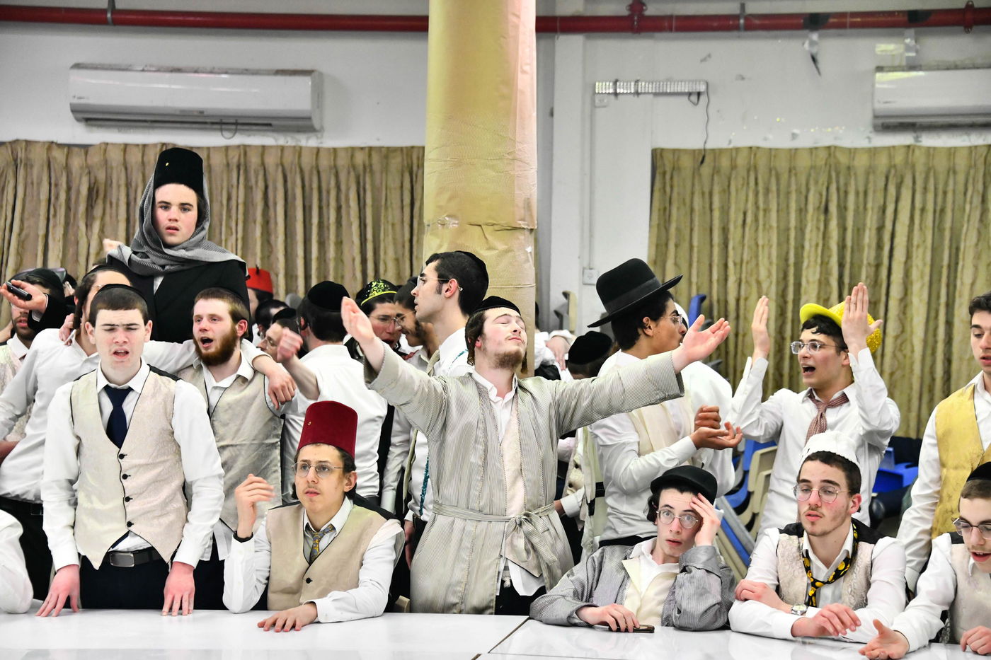 מסיבת פורים בישיבת סלבודקה