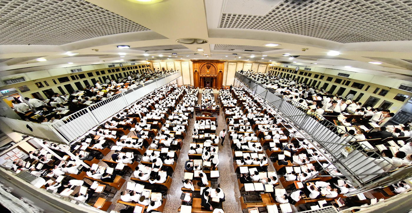ליל פורים בישיבת פוניבז'