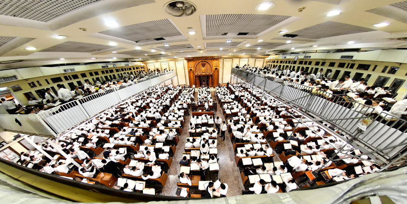 ליל פורים בישיבת פוניבז'