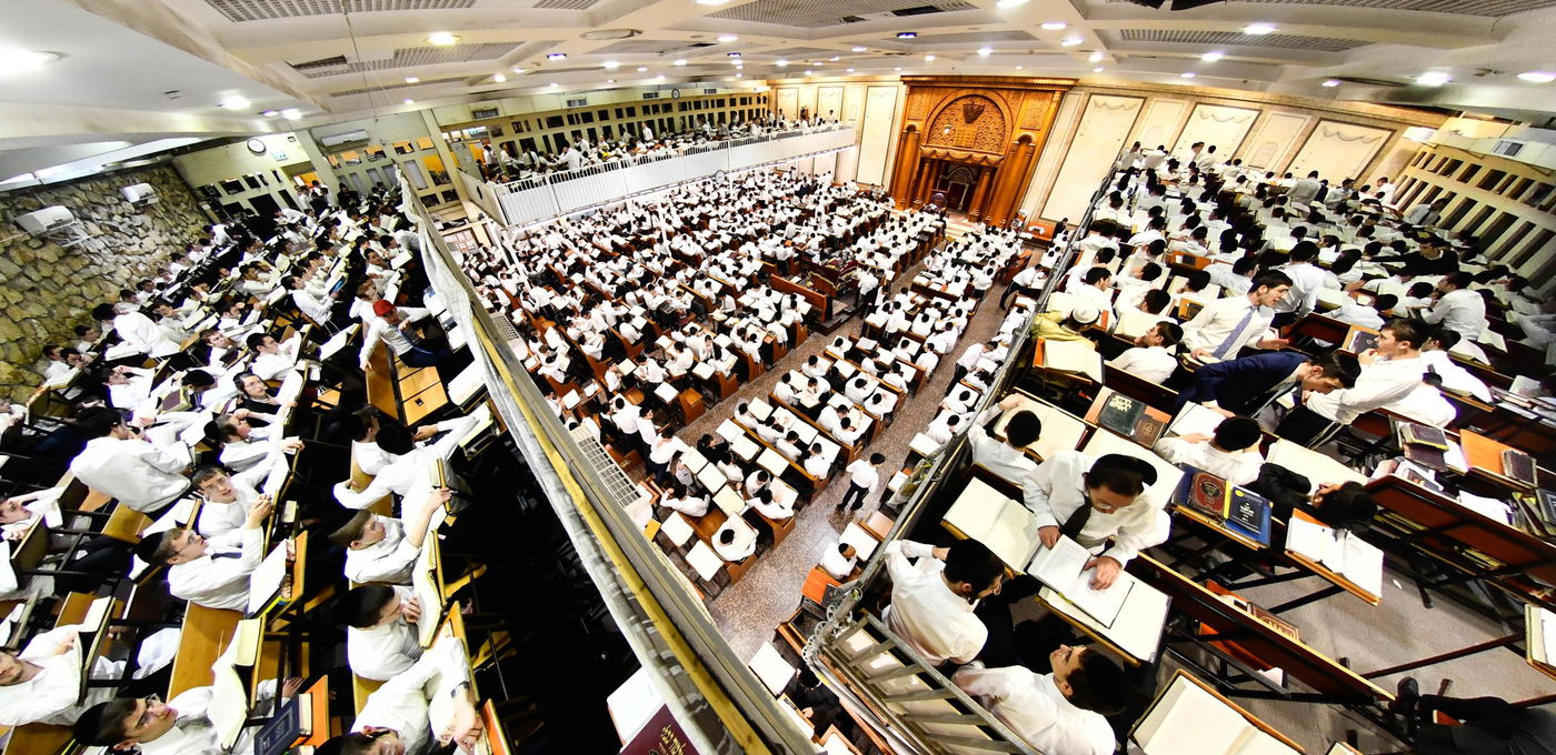 ליל פורים בישיבת פוניבז'