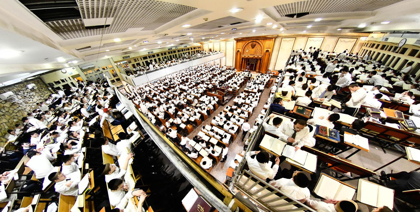 ליל פורים בישיבת פוניבז'