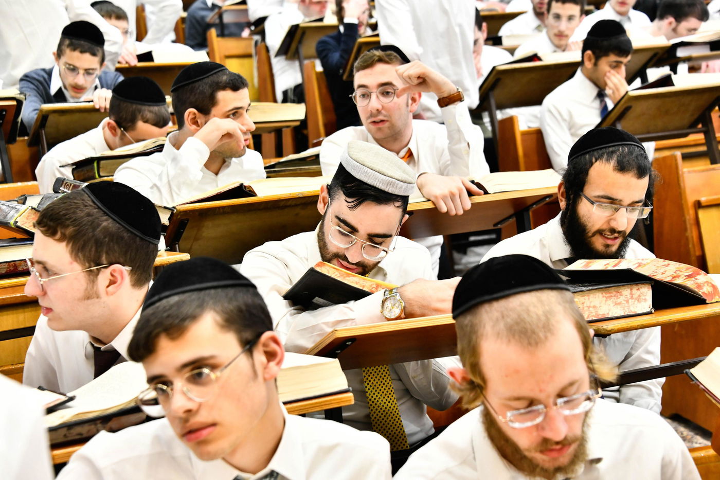 ליל פורים בישיבת פוניבז'