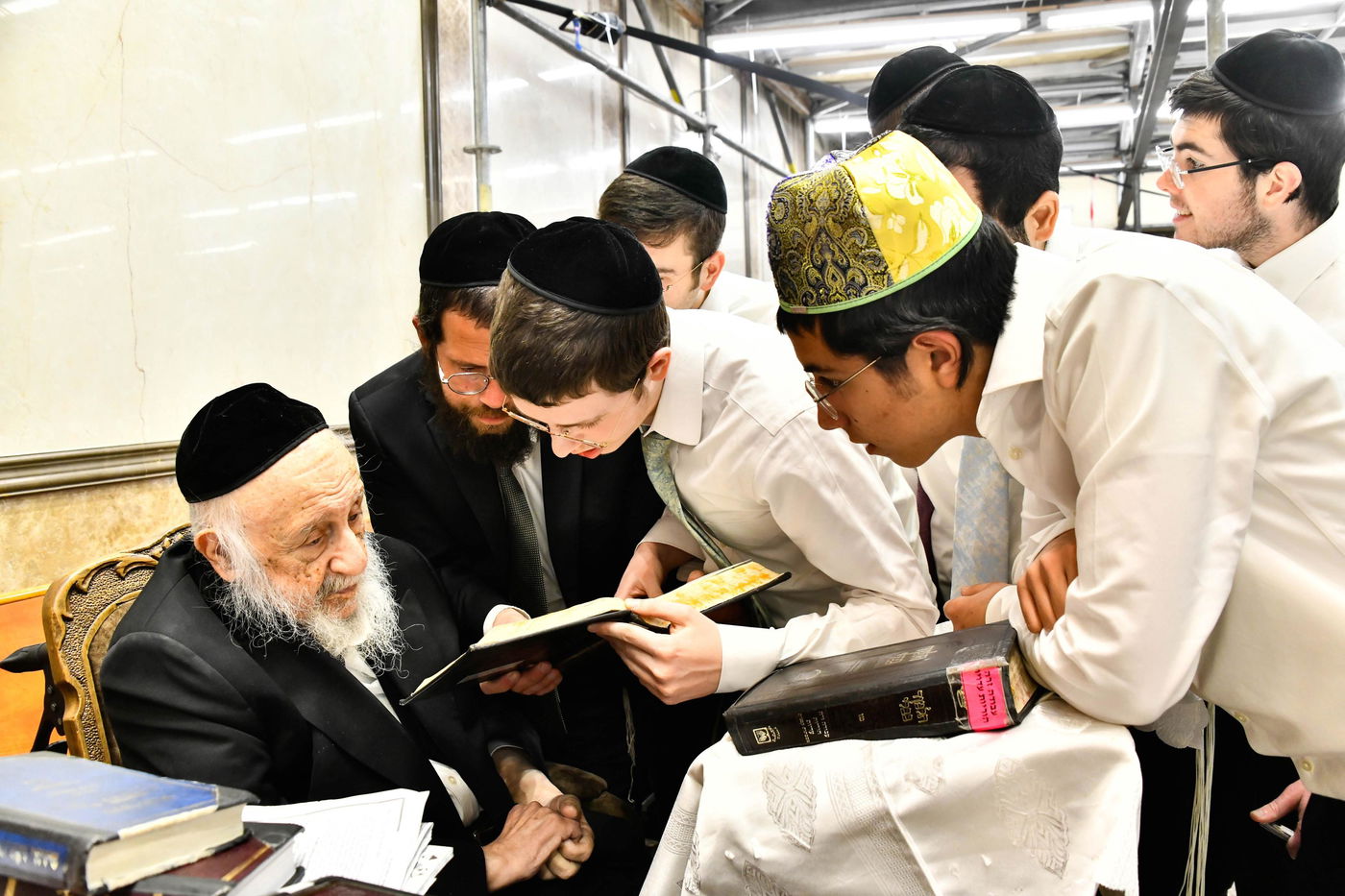 ליל פורים בישיבת פוניבז'