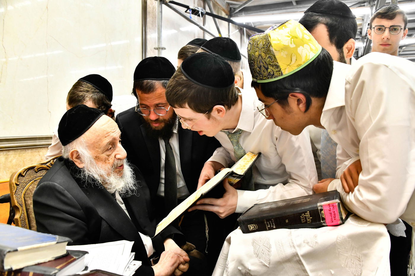 ליל פורים בישיבת פוניבז'