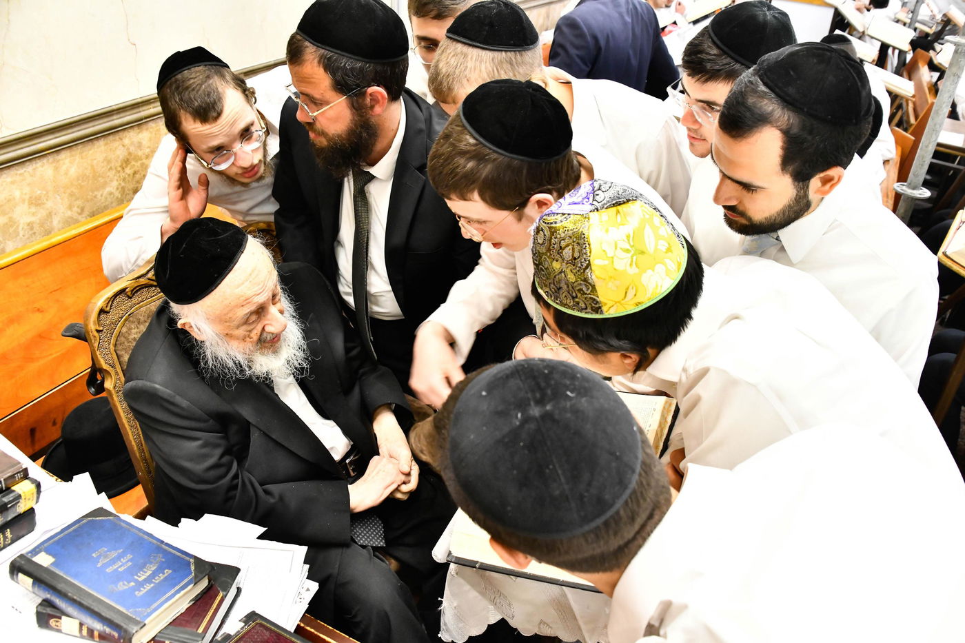 ליל פורים בישיבת פוניבז'