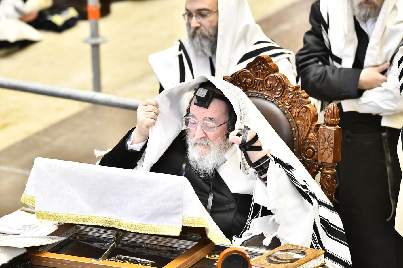 האדמו"ר מויז'ניץ בקריאת המגילה