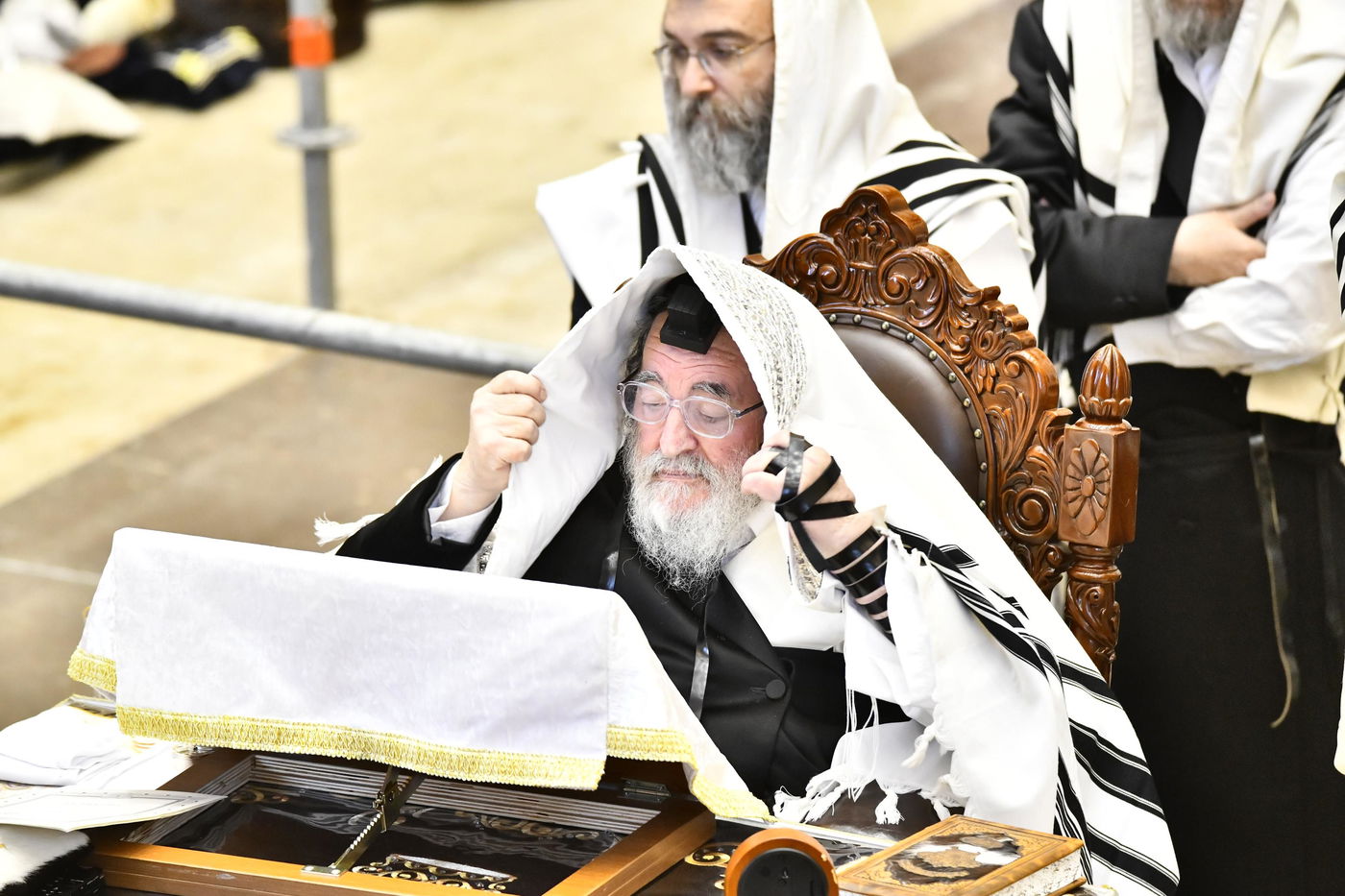 האדמו"ר מויז'ניץ בקריאת המגילה